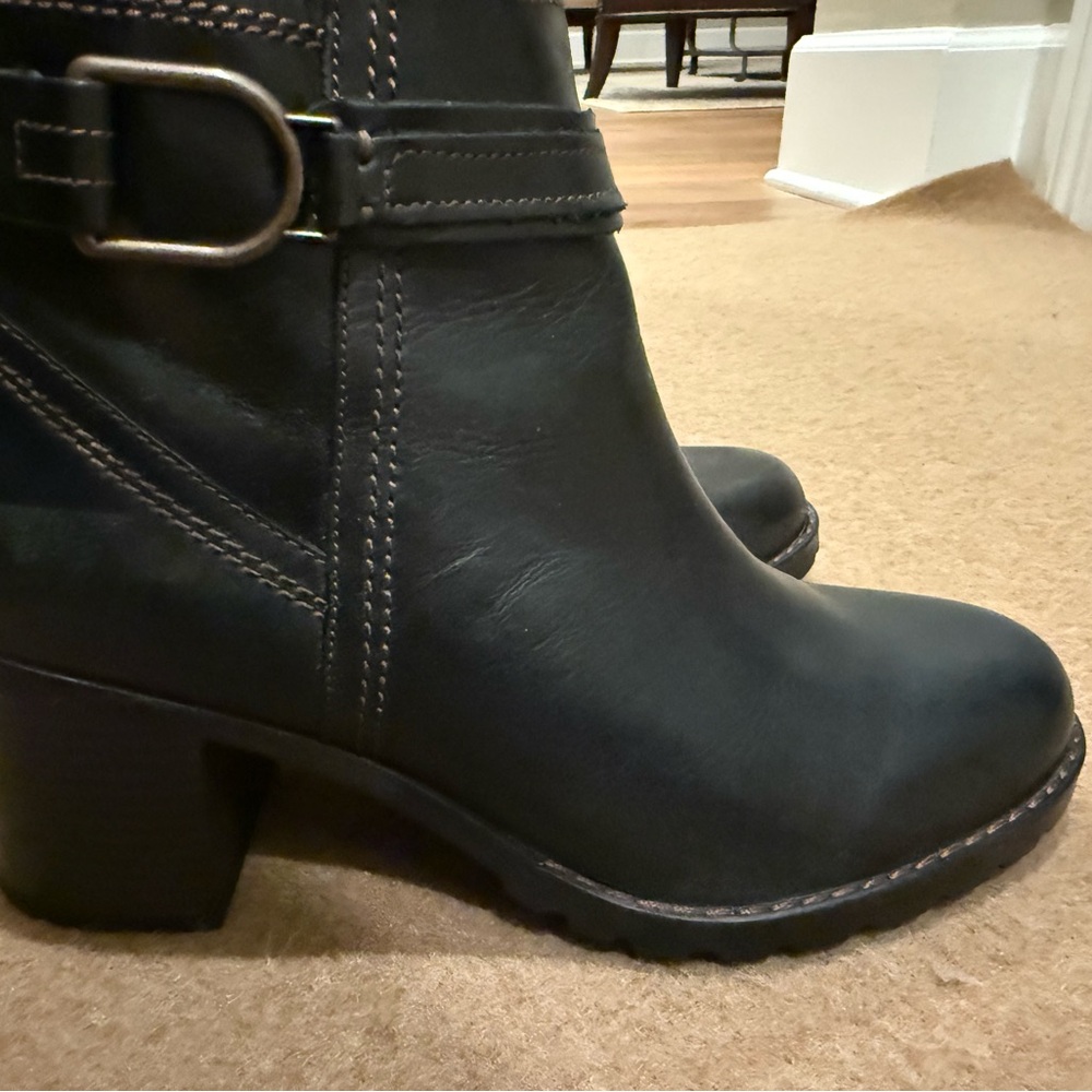 Clarks’s Women's Black Ankle Boots